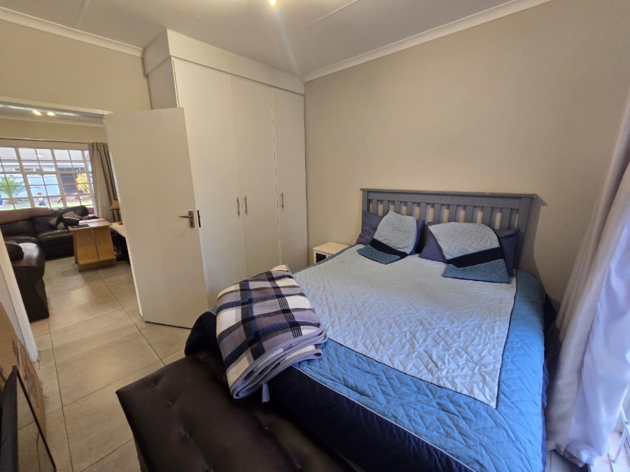 To Let 2 Bedroom Property for Rent in Three Rivers Proper Gauteng