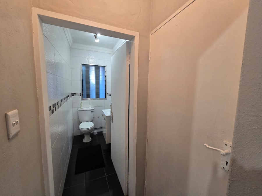 To Let 2 Bedroom Property for Rent in Three Rivers Proper Gauteng