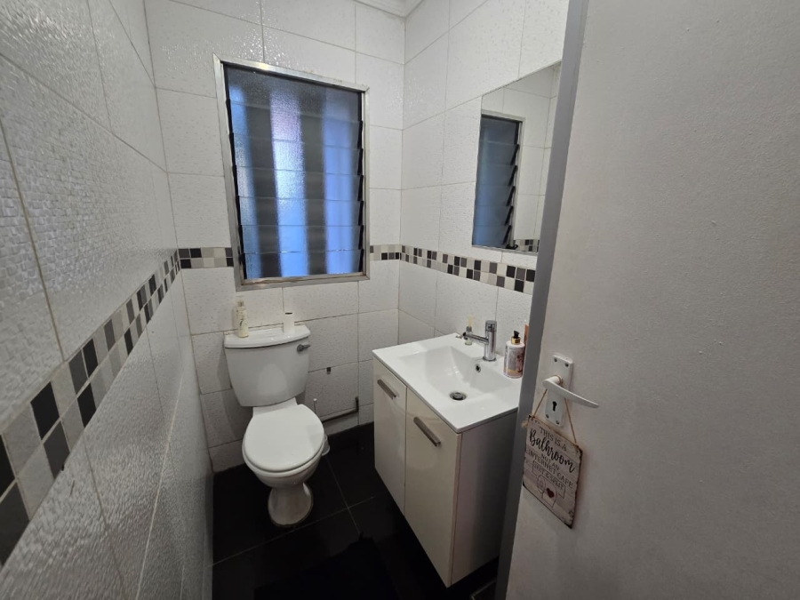 To Let 2 Bedroom Property for Rent in Three Rivers Proper Gauteng