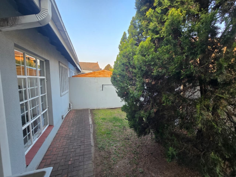 To Let 2 Bedroom Property for Rent in Three Rivers Proper Gauteng