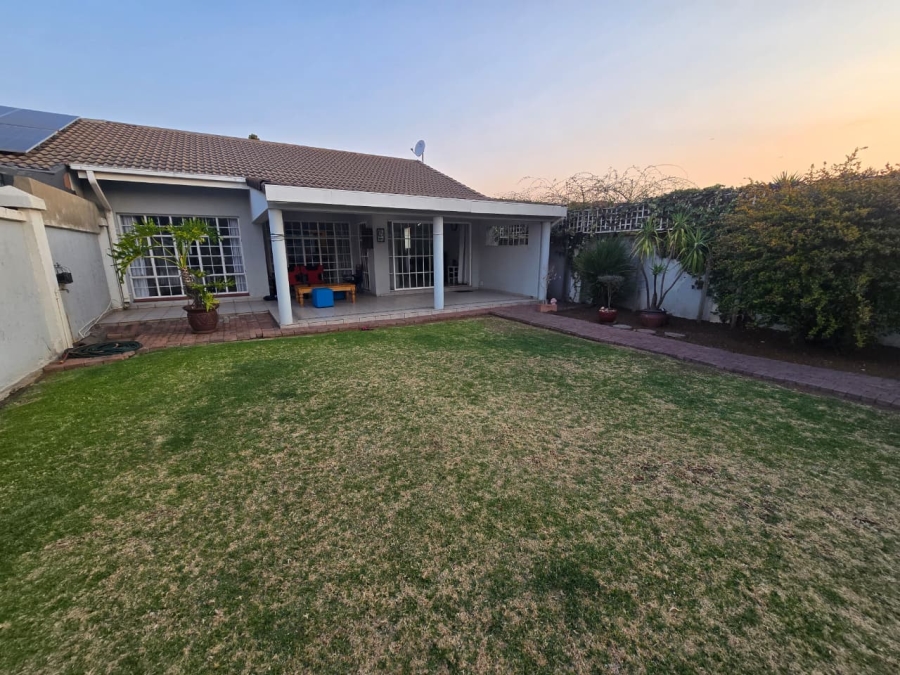To Let 2 Bedroom Property for Rent in Three Rivers Proper Gauteng