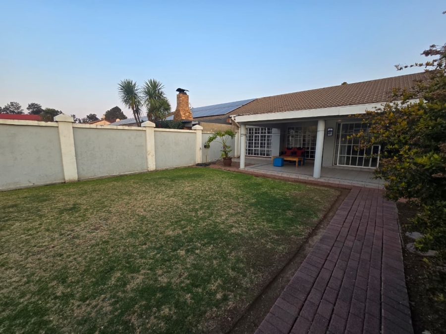 To Let 2 Bedroom Property for Rent in Three Rivers Proper Gauteng