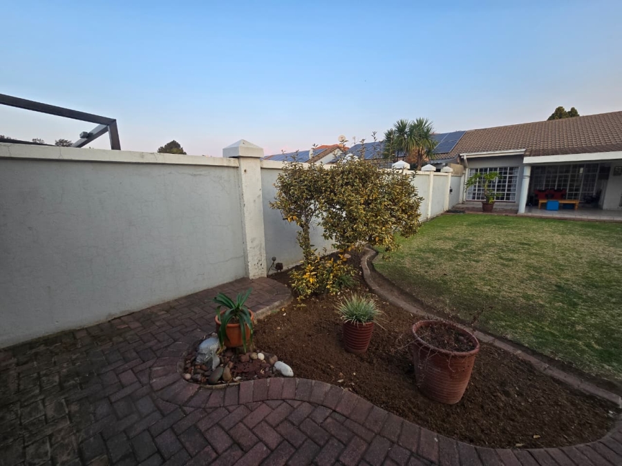 To Let 2 Bedroom Property for Rent in Three Rivers Proper Gauteng