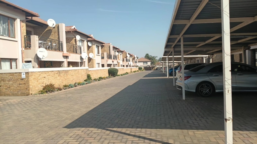 2 Bedroom Property for Sale in Sonneveld Gauteng