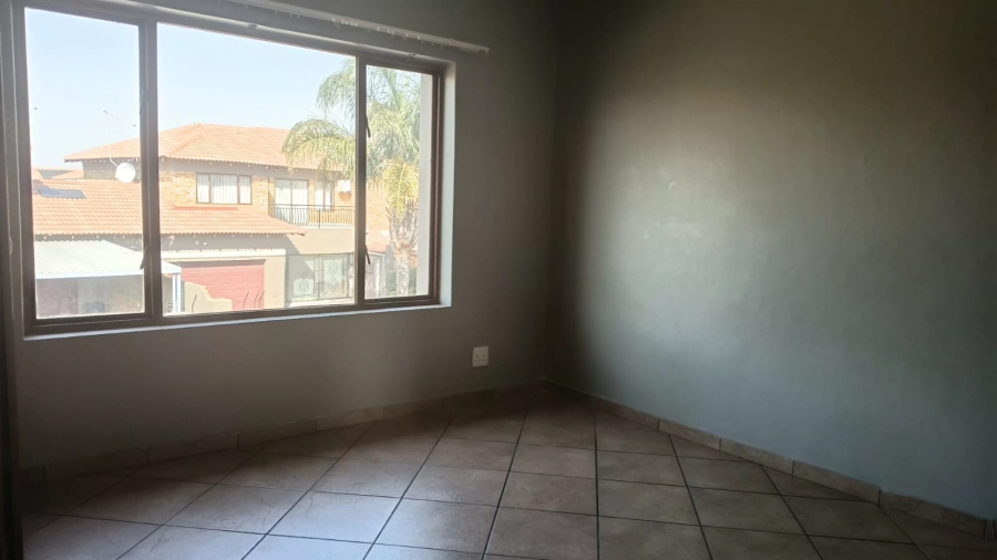 2 Bedroom Property for Sale in Sonneveld Gauteng