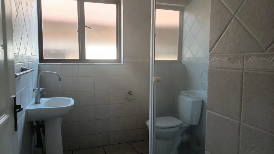 2 Bedroom Property for Sale in Sonneveld Gauteng