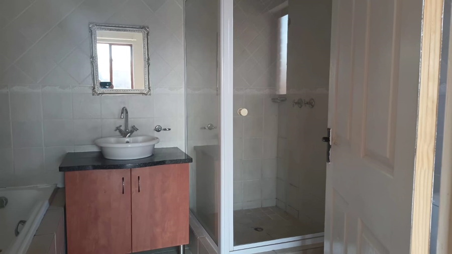 2 Bedroom Property for Sale in Sonneveld Gauteng
