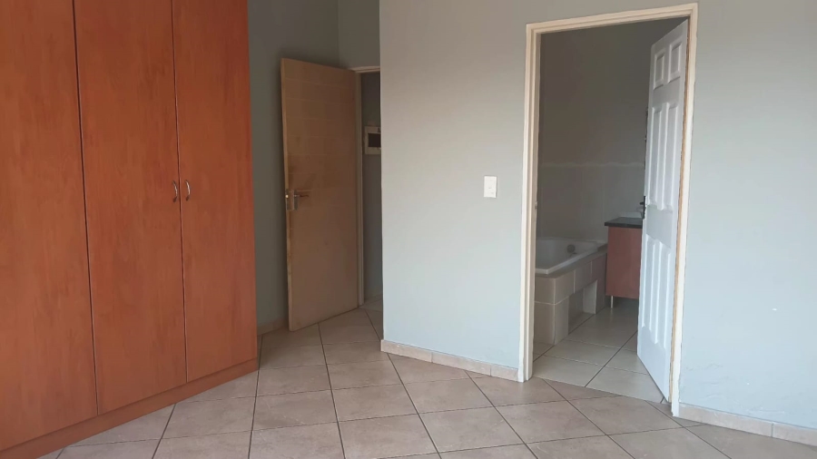 2 Bedroom Property for Sale in Sonneveld Gauteng