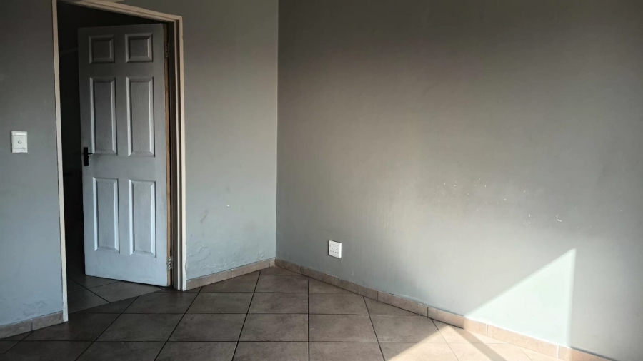 2 Bedroom Property for Sale in Sonneveld Gauteng