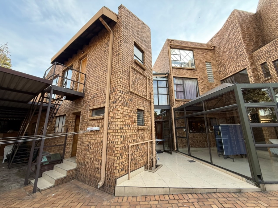 6 Bedroom Property for Sale in Sunward Park Gauteng