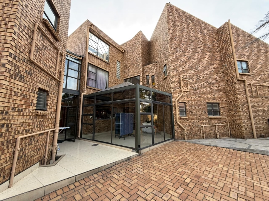 6 Bedroom Property for Sale in Sunward Park Gauteng