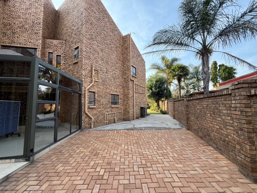 6 Bedroom Property for Sale in Sunward Park Gauteng