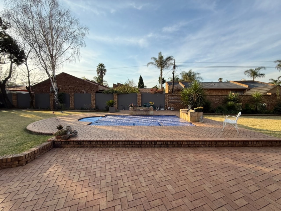 6 Bedroom Property for Sale in Sunward Park Gauteng