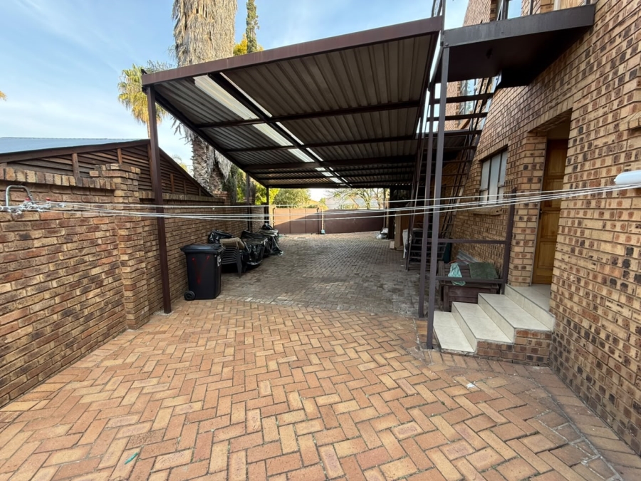 6 Bedroom Property for Sale in Sunward Park Gauteng