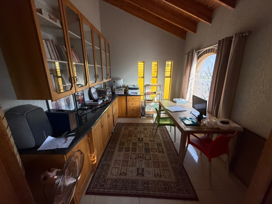 6 Bedroom Property for Sale in Sunward Park Gauteng