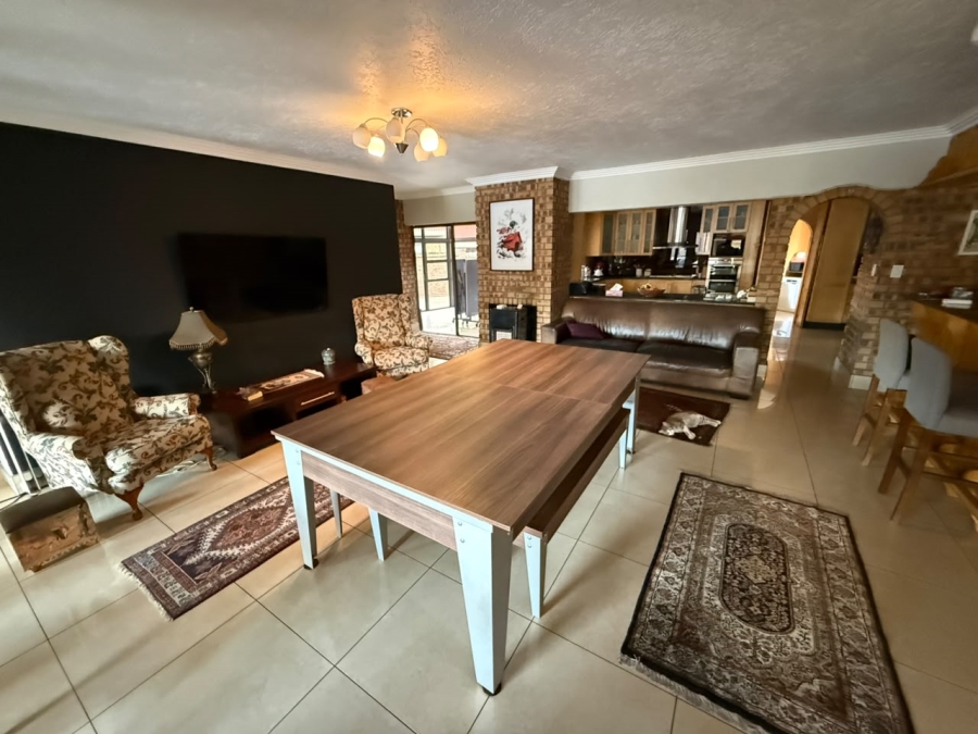 6 Bedroom Property for Sale in Sunward Park Gauteng