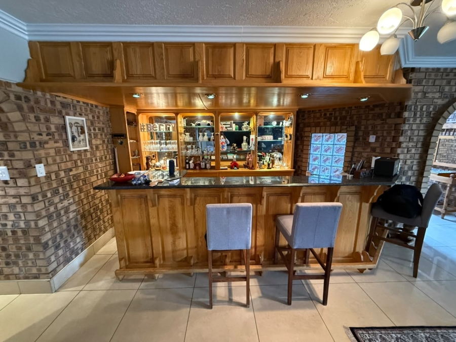 6 Bedroom Property for Sale in Sunward Park Gauteng