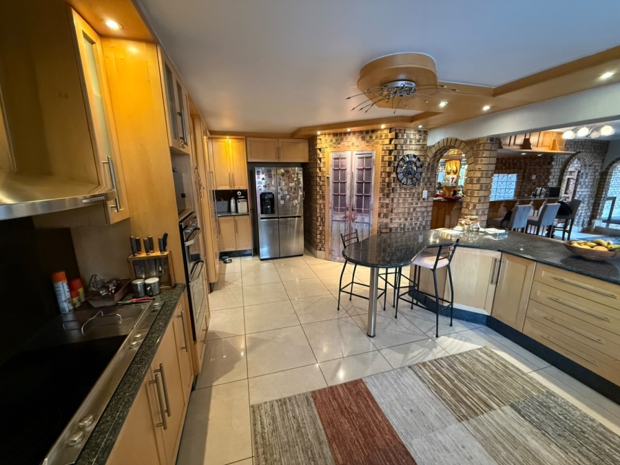 6 Bedroom Property for Sale in Sunward Park Gauteng