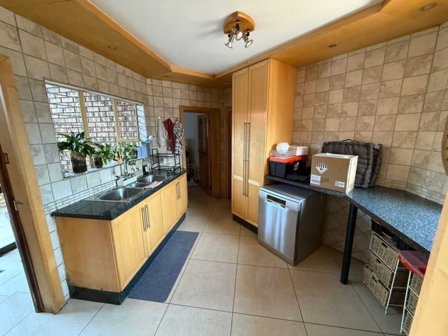 6 Bedroom Property for Sale in Sunward Park Gauteng