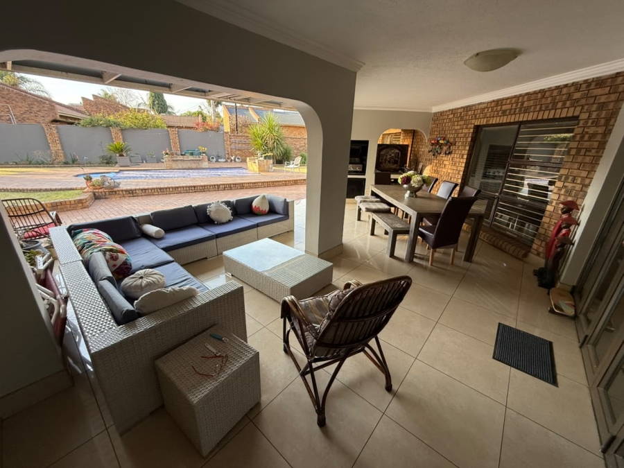 6 Bedroom Property for Sale in Sunward Park Gauteng