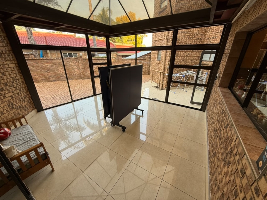 6 Bedroom Property for Sale in Sunward Park Gauteng