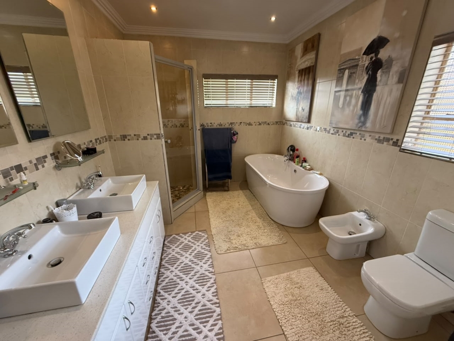 6 Bedroom Property for Sale in Sunward Park Gauteng