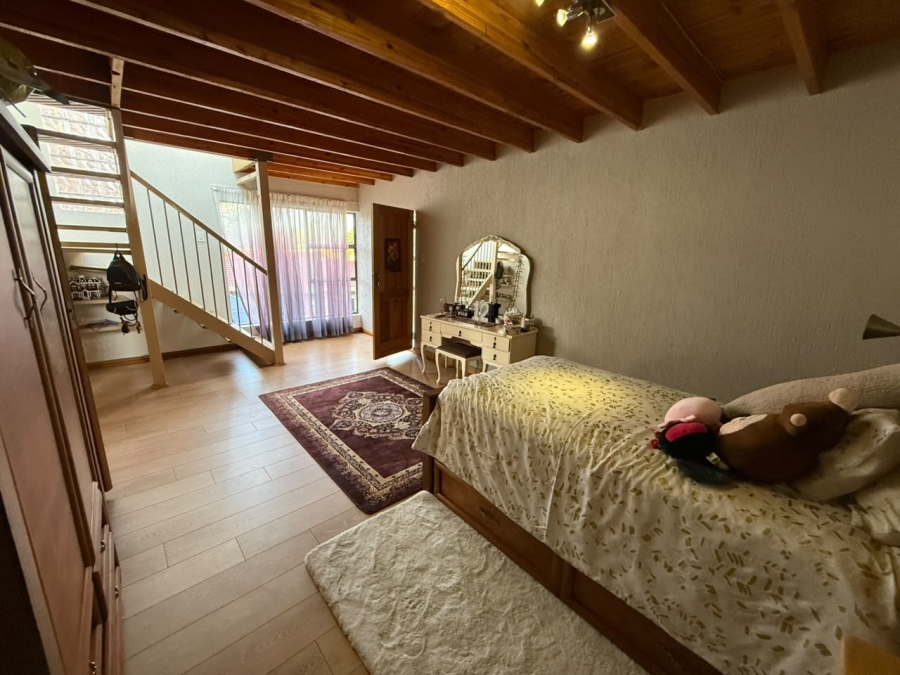 6 Bedroom Property for Sale in Sunward Park Gauteng