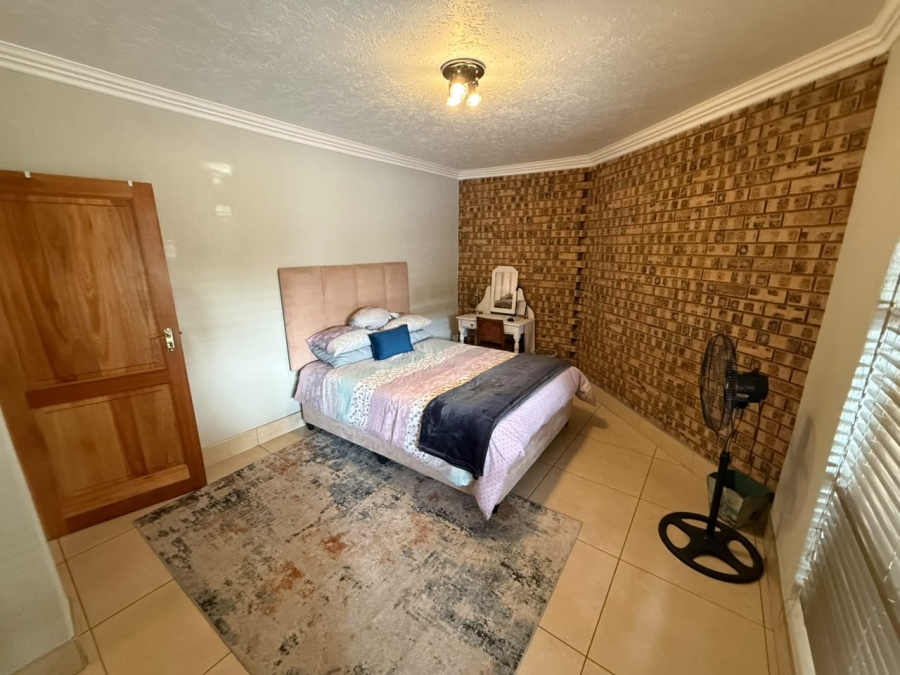 6 Bedroom Property for Sale in Sunward Park Gauteng