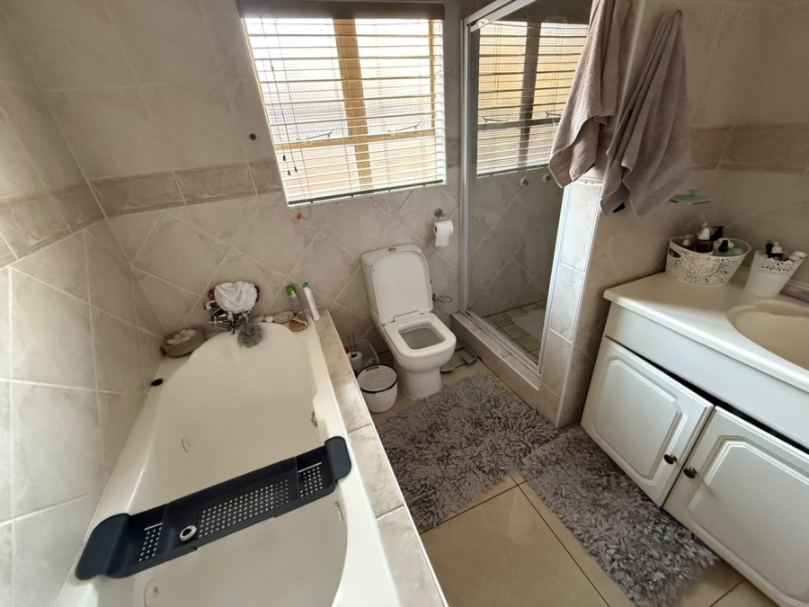 6 Bedroom Property for Sale in Sunward Park Gauteng