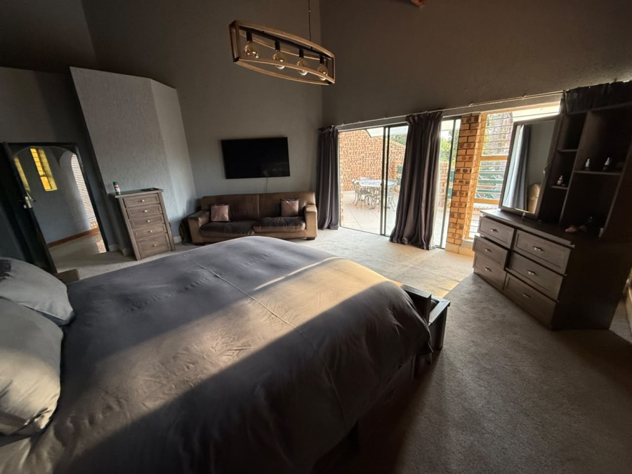 6 Bedroom Property for Sale in Sunward Park Gauteng