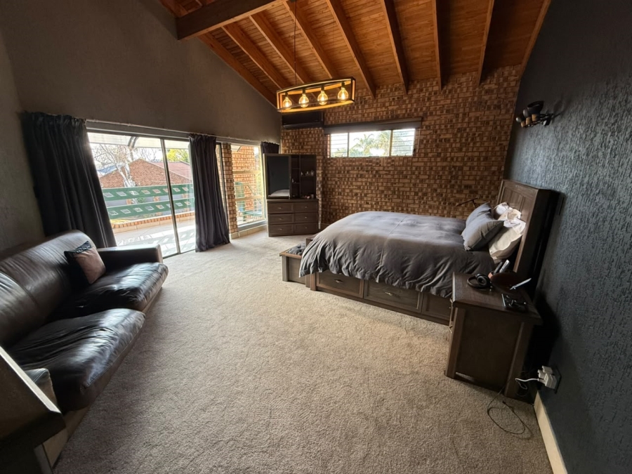 6 Bedroom Property for Sale in Sunward Park Gauteng