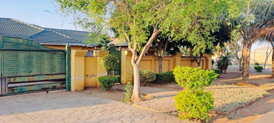 3 Bedroom Property for Sale in Kirkney Gauteng
