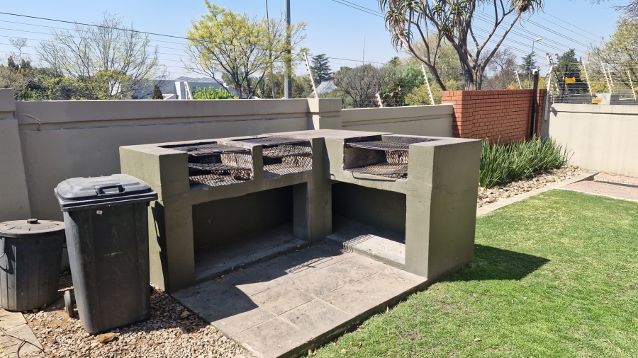 1 Bedroom Property for Sale in Lonehill Gauteng