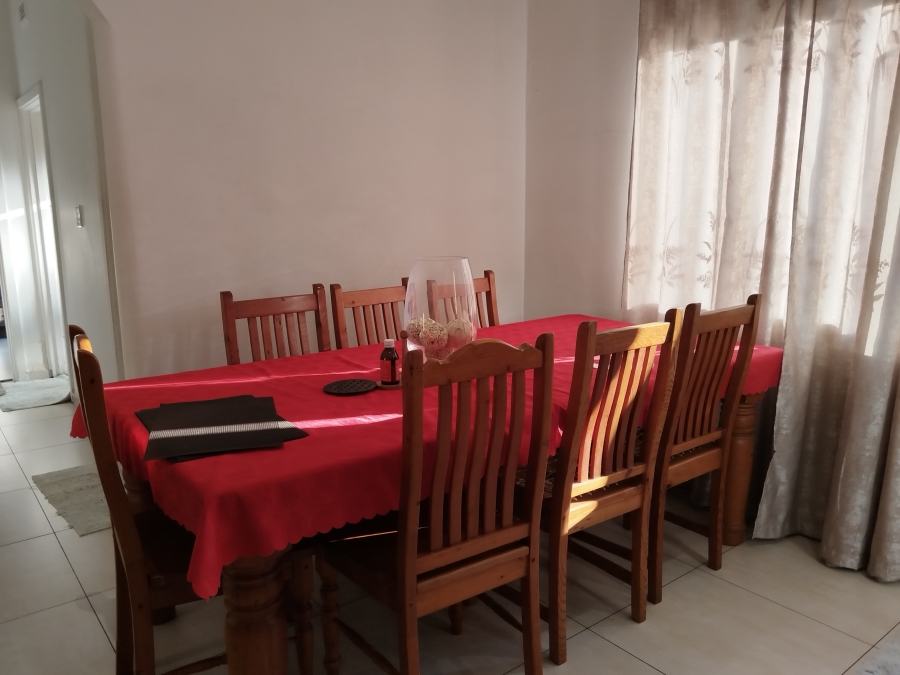 2 Bedroom Property for Sale in Cyrildene Gauteng
