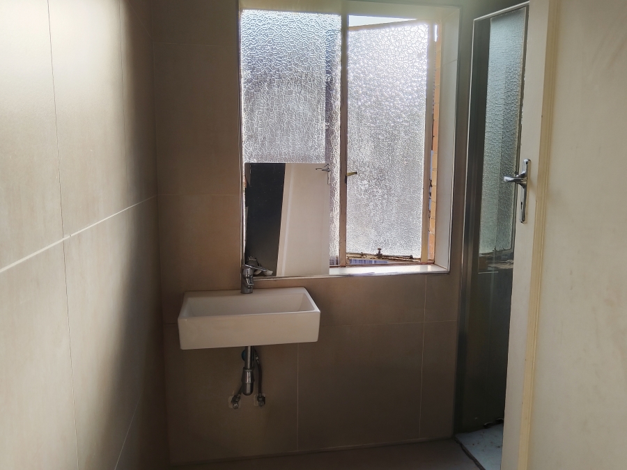 2 Bedroom Property for Sale in Cyrildene Gauteng