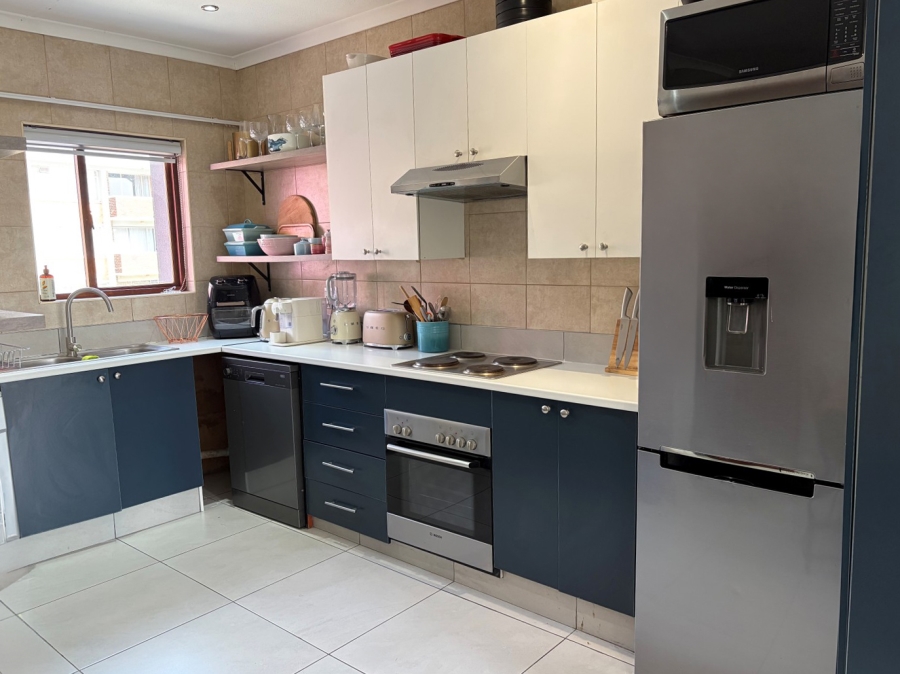 2 Bedroom Property for Sale in Linden Gauteng