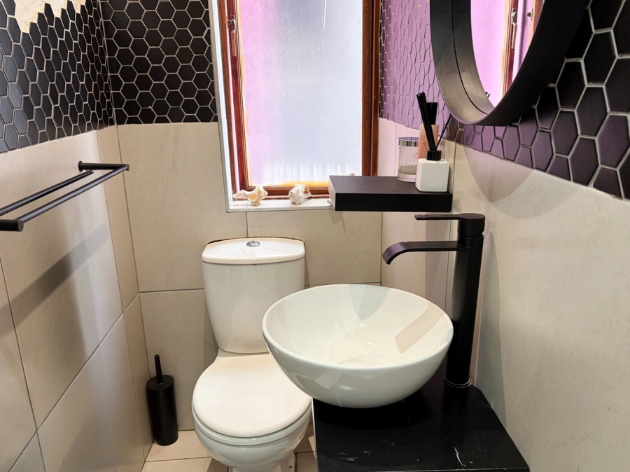 2 Bedroom Property for Sale in Linden Gauteng