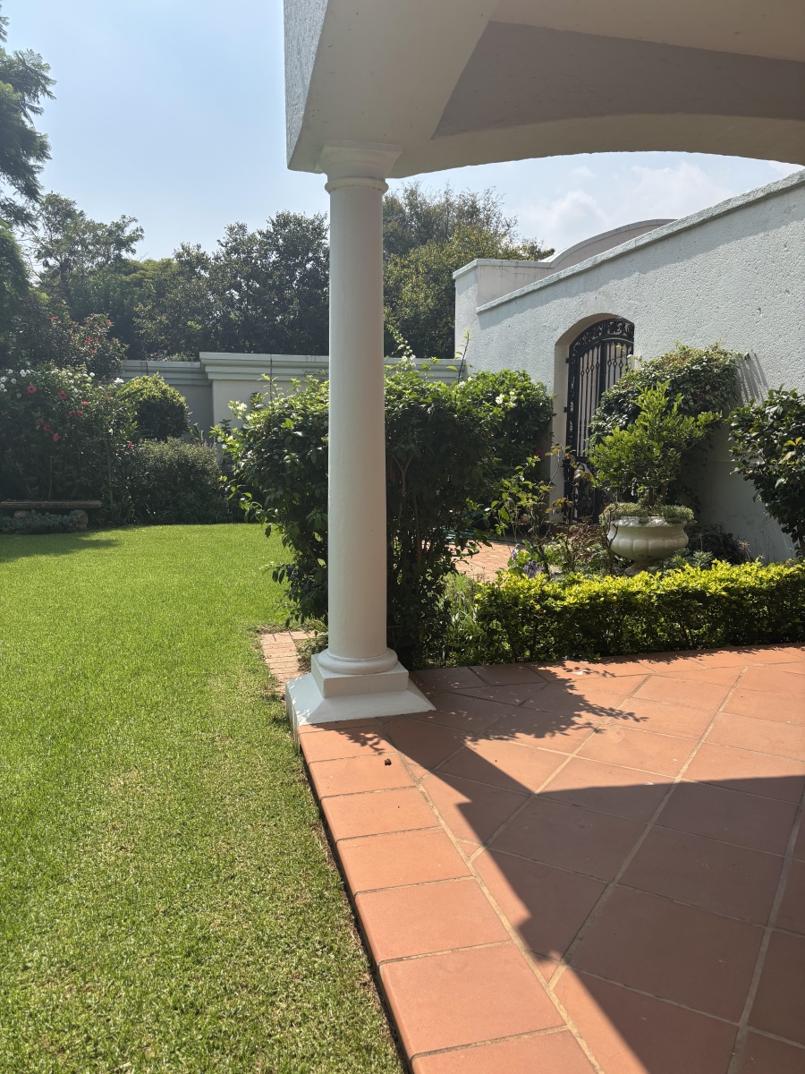 To Let 4 Bedroom Property for Rent in Atholl Gauteng