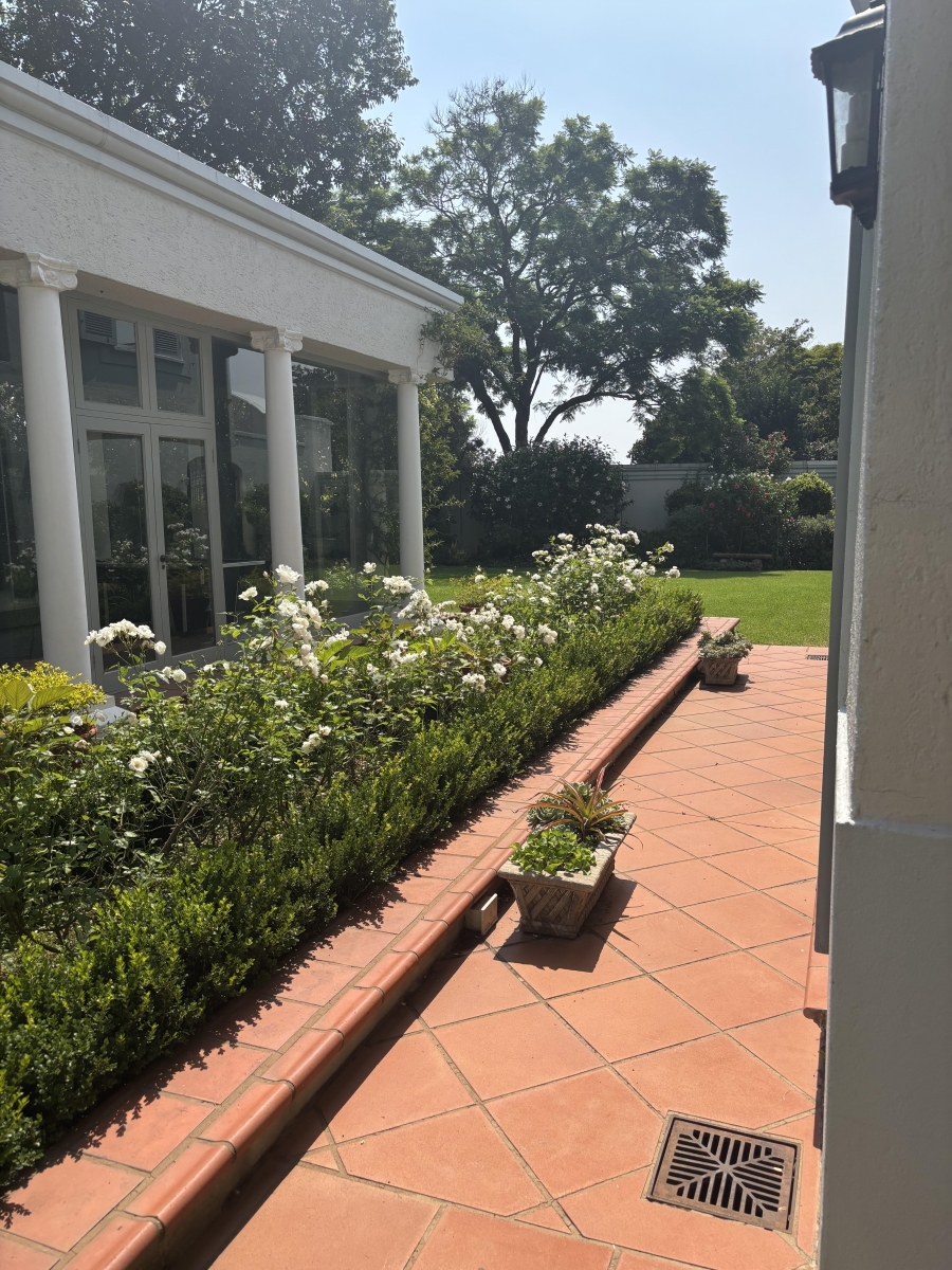 To Let 4 Bedroom Property for Rent in Atholl Gauteng