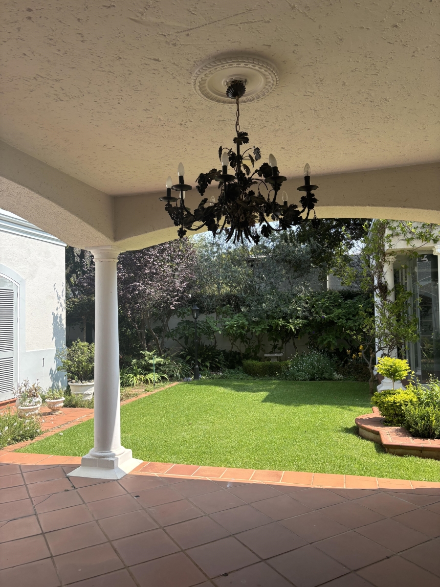 To Let 4 Bedroom Property for Rent in Atholl Gauteng