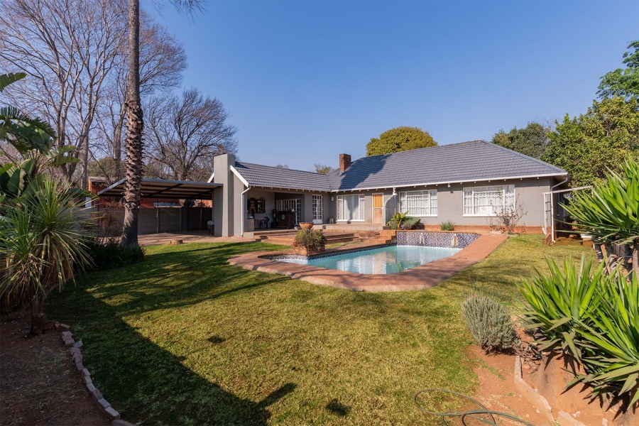 4 Bedroom Property for Sale in Buurendal Gauteng