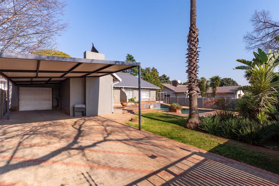 4 Bedroom Property for Sale in Buurendal Gauteng
