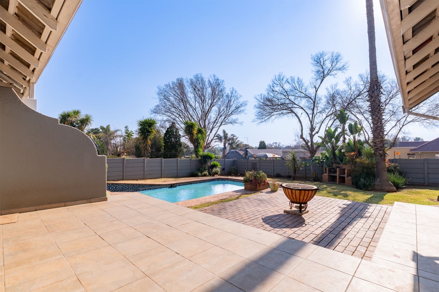 4 Bedroom Property for Sale in Buurendal Gauteng