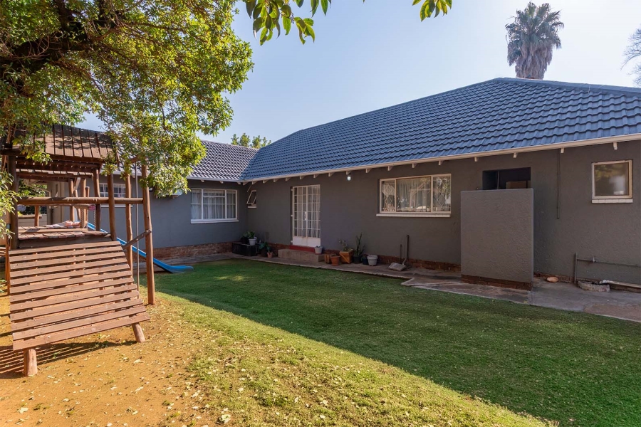 4 Bedroom Property for Sale in Buurendal Gauteng