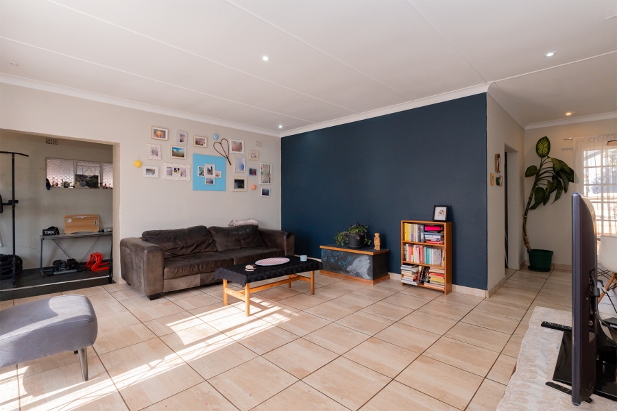 4 Bedroom Property for Sale in Buurendal Gauteng