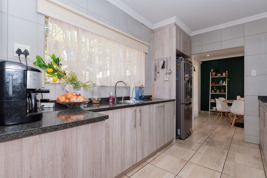 4 Bedroom Property for Sale in Buurendal Gauteng