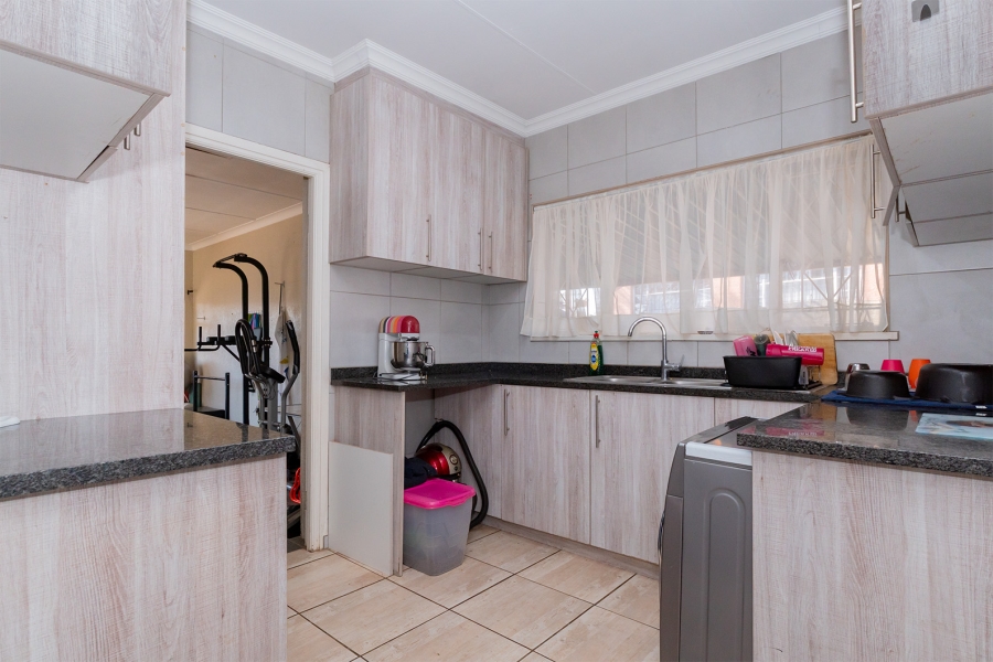 4 Bedroom Property for Sale in Buurendal Gauteng