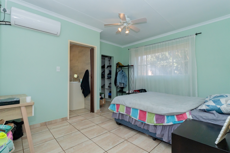 4 Bedroom Property for Sale in Buurendal Gauteng