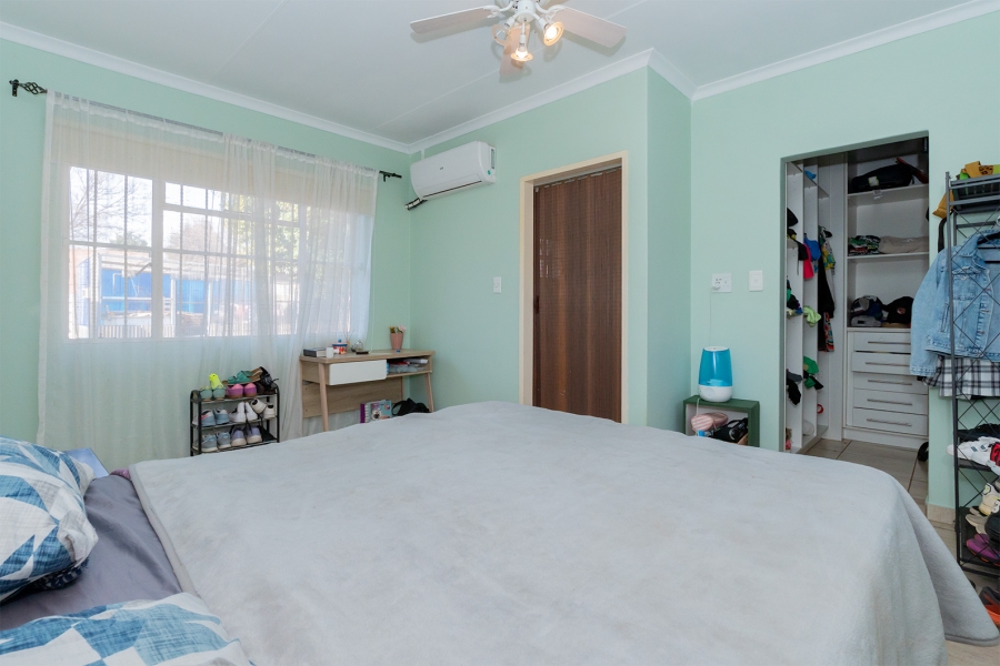 4 Bedroom Property for Sale in Buurendal Gauteng