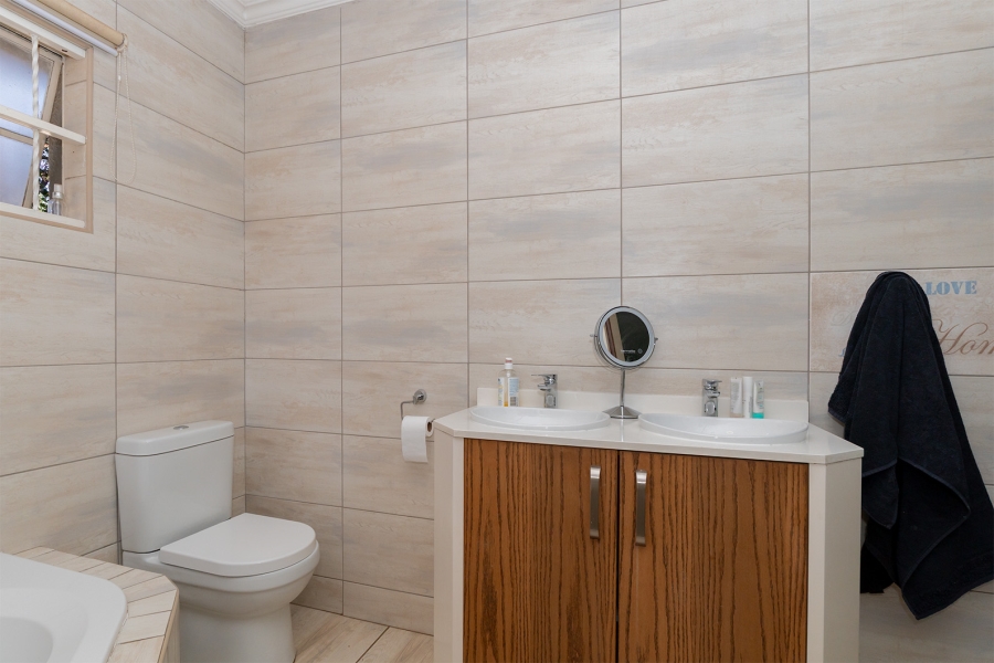 4 Bedroom Property for Sale in Buurendal Gauteng